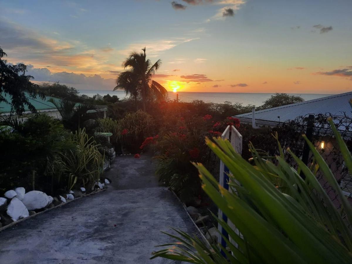 Soleil Couchant Bouillante Exteriér fotografie